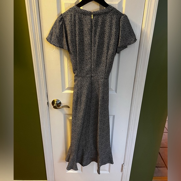 Karl Lagerfeld black and white dress slightly draped in back bottom size 4 - Picture 2 of 5